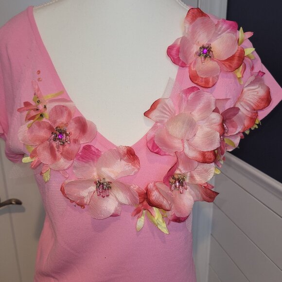 Beautiful pink spring-summer top with  applique flowers - Picture 2 of 7